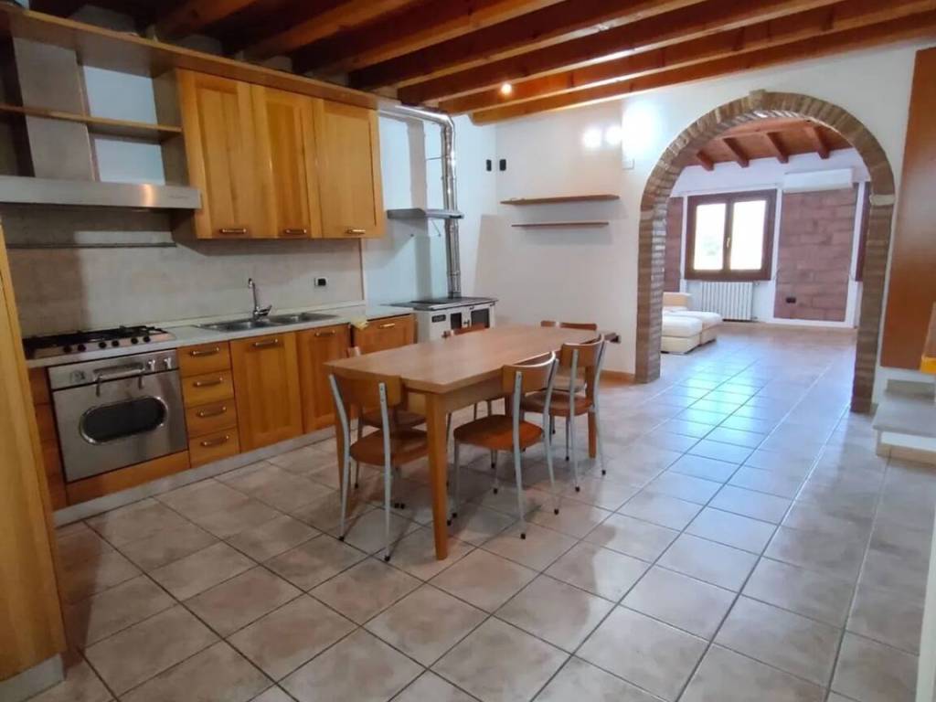 casa indipendente in vendita a Montichiari in zona Trivellini