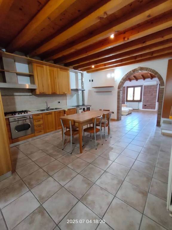 casa indipendente in vendita a Montichiari in zona Trivellini