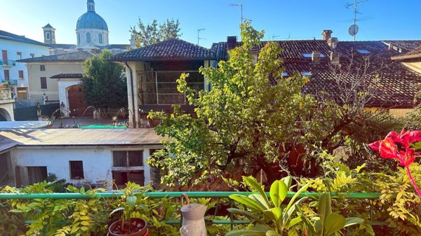casa indipendente in vendita a Montichiari in zona Centro Storico