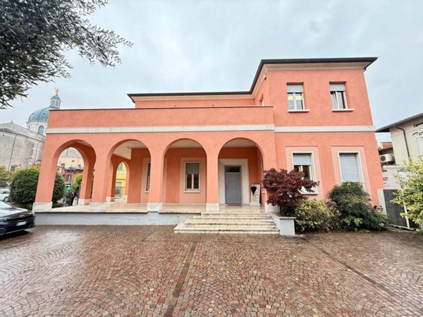 casa indipendente in vendita a Montichiari in zona Rò