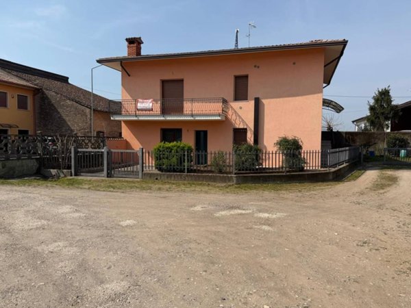 casa indipendente in vendita a Montichiari in zona Novagli