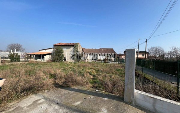 terreno edificabile in vendita a Montichiari in zona Rò
