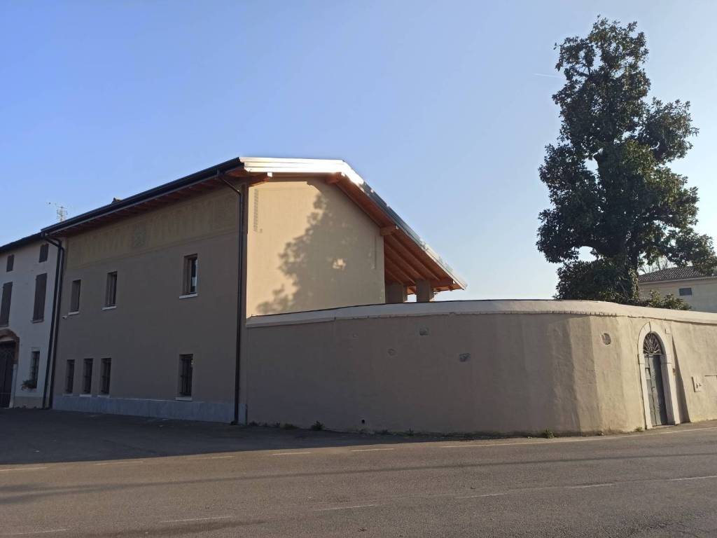 casa indipendente in vendita a Montichiari in zona Rò