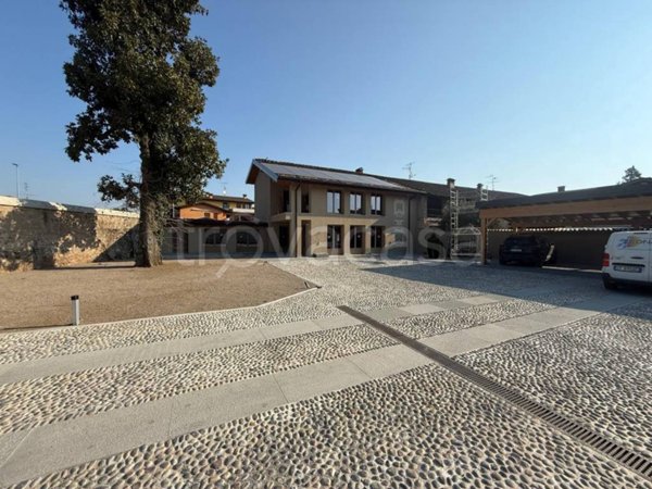 casa indipendente in vendita a Montichiari in zona Rò