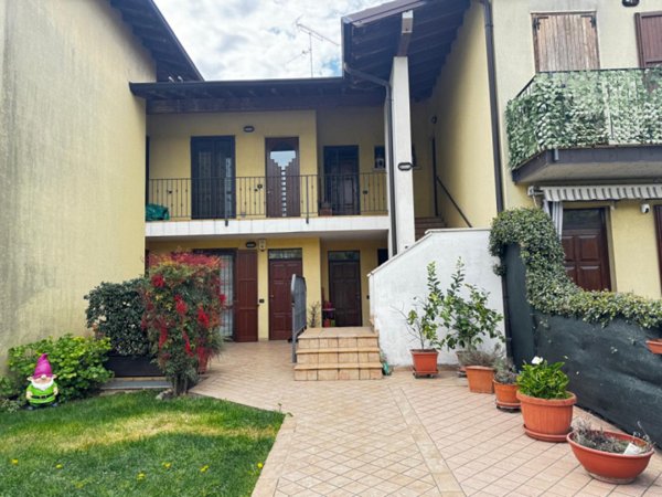 appartamento in vendita a Montichiari in zona Rò