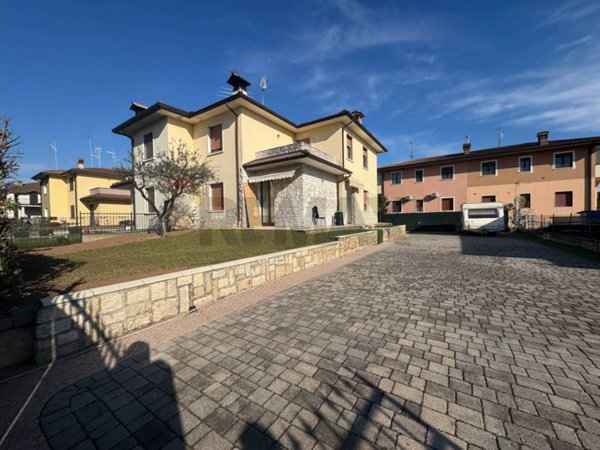 casa indipendente in vendita a Montichiari in zona Vighizzolo