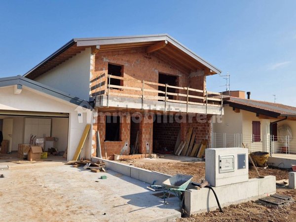 casa indipendente in vendita a Montichiari