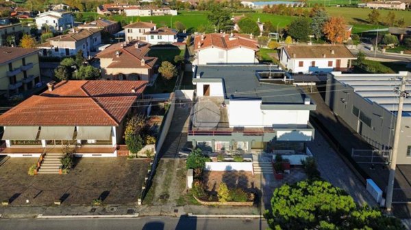 negozio in vendita a Montichiari in zona Vighizzolo