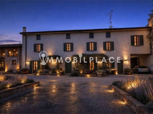 intera palazzina in vendita a Montichiari in zona Rò