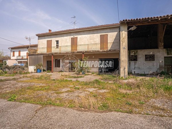casale in vendita a Montichiari in zona Novagli