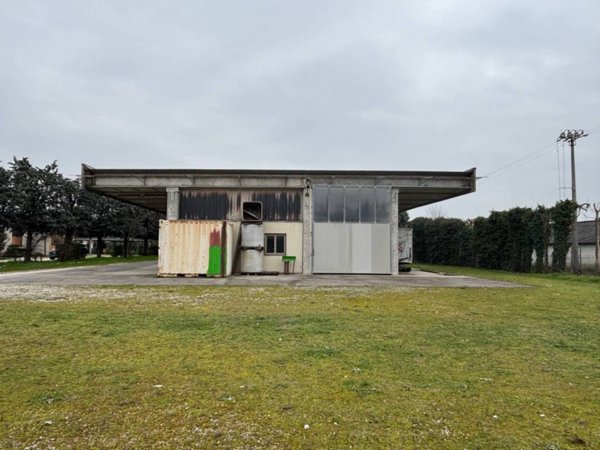 locale commerciale in vendita a Montichiari in zona Vighizzolo