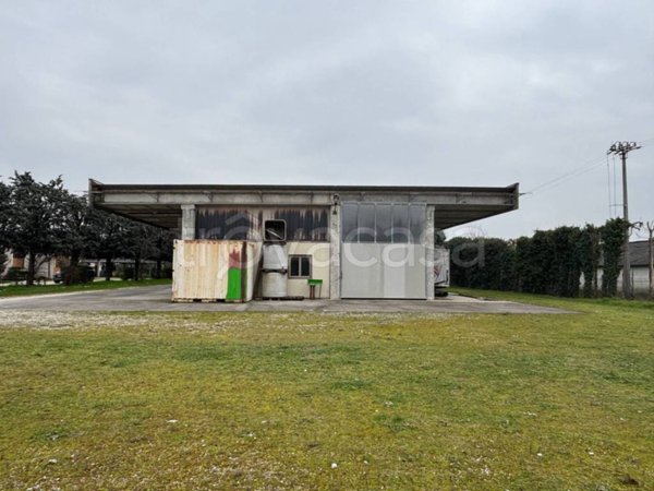 locale commerciale in vendita a Montichiari in zona Vighizzolo