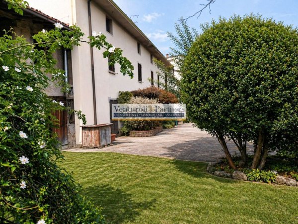 casa indipendente in vendita a Montichiari