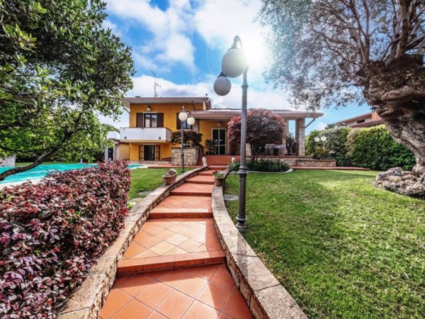 casa indipendente in vendita a Montichiari in zona Rò