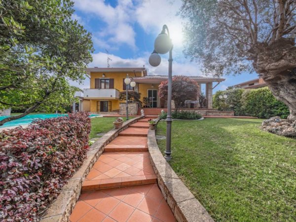 casa indipendente in vendita a Montichiari in zona Rò