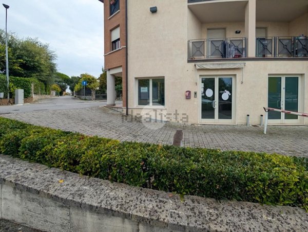 locale commerciale in vendita a Montichiari