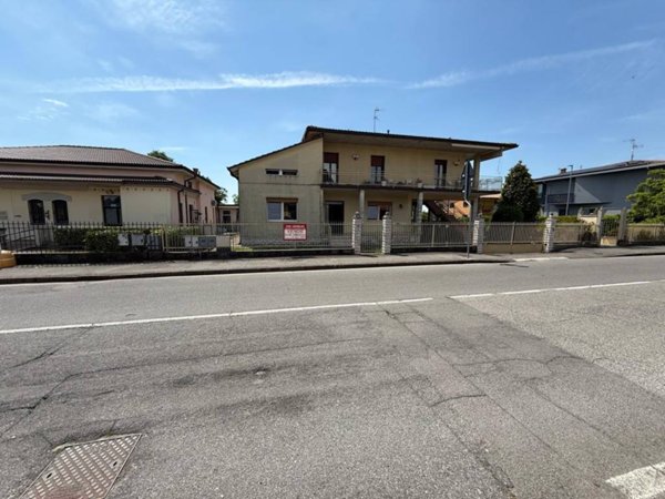 appartamento in vendita a Montichiari in zona Rò