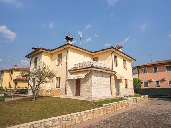 casa indipendente in vendita a Montichiari in zona Vighizzolo
