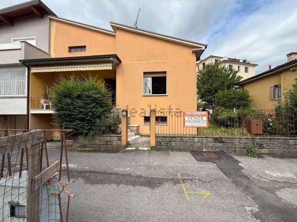 casa indipendente in vendita a Montichiari in zona Rò