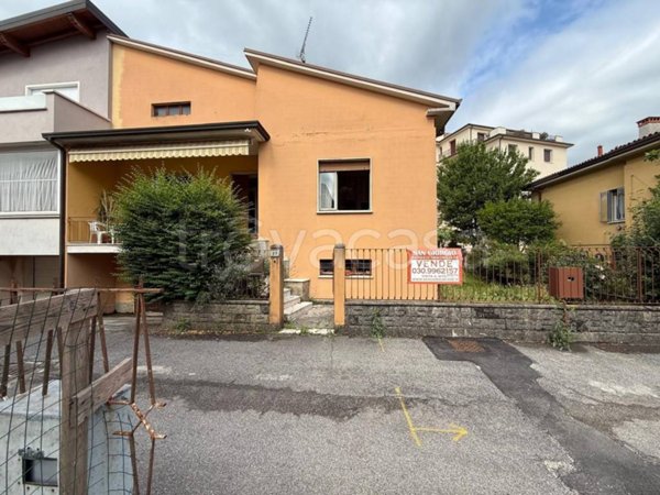 casa indipendente in vendita a Montichiari in zona Centro Storico