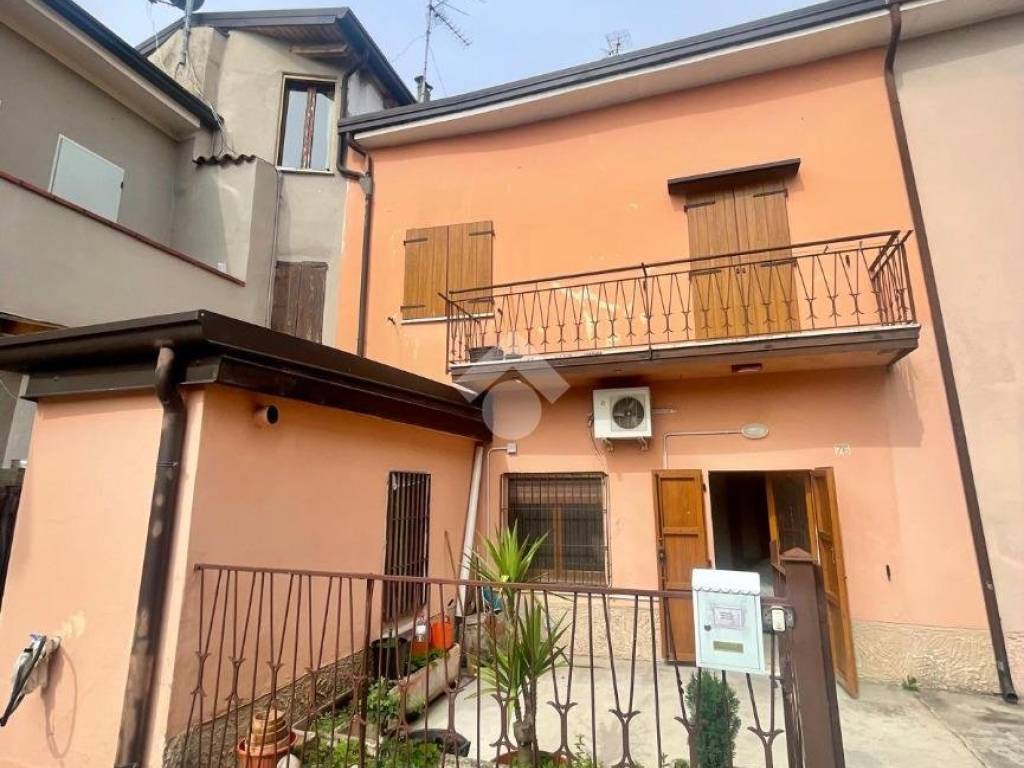 appartamento in vendita a Montichiari in zona Rò