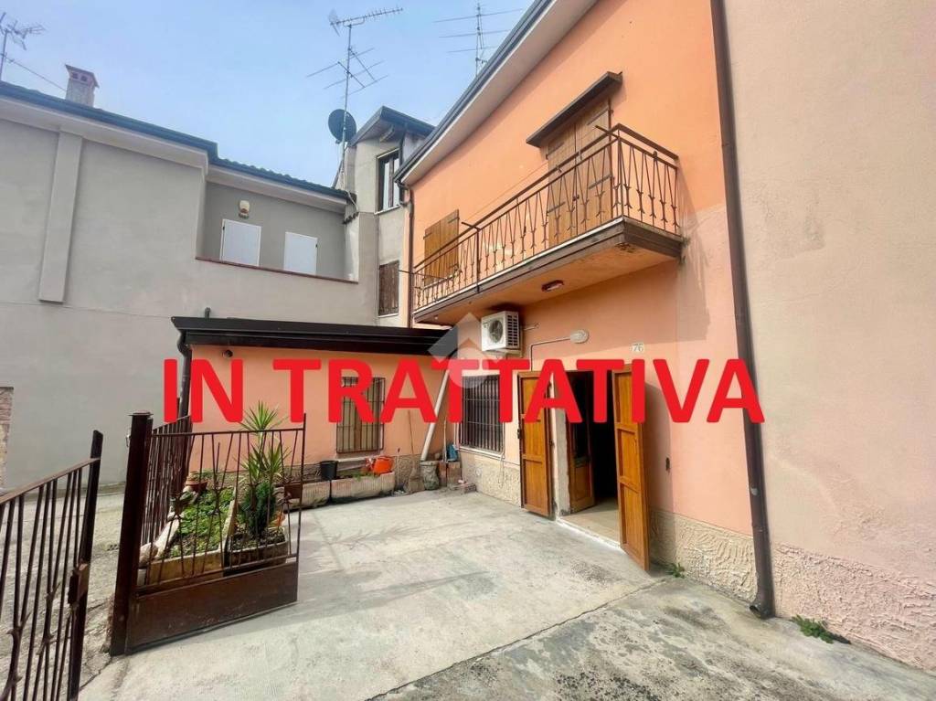 casa indipendente in vendita a Montichiari in zona Centro Storico