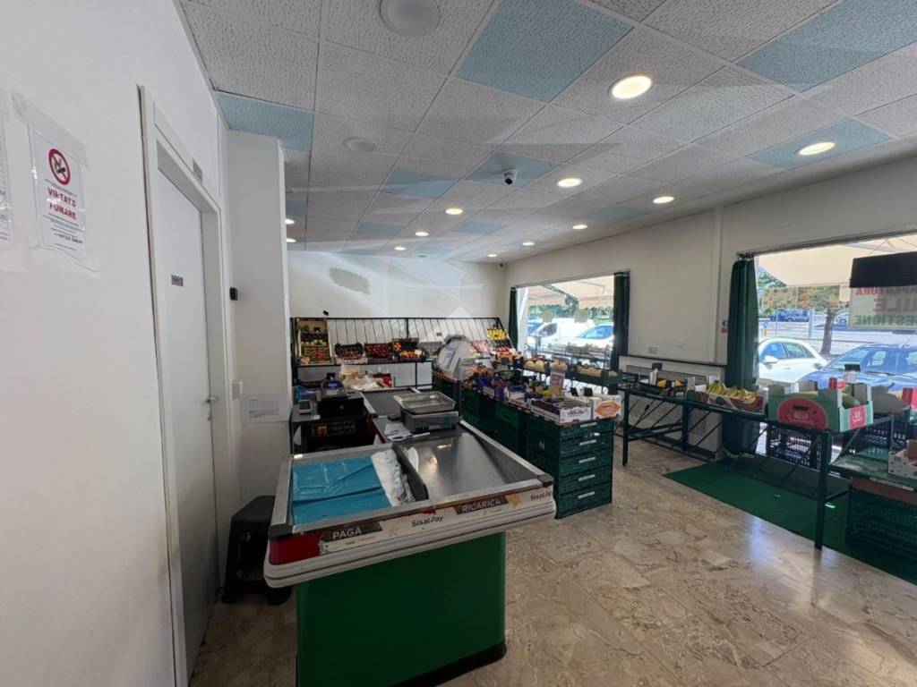 negozio in vendita a Montichiari in zona Rò