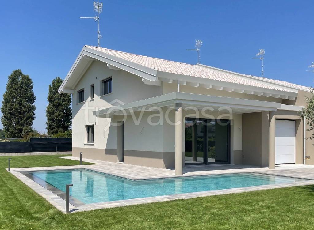 casa indipendente in vendita a Montichiari in zona Centro Storico