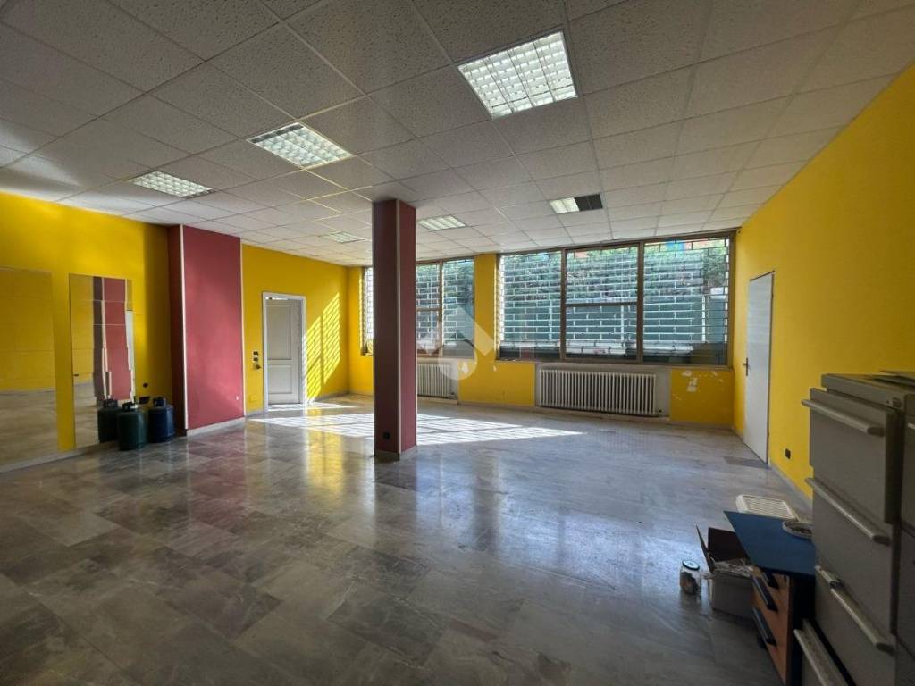 ufficio in vendita a Montichiari in zona Rò