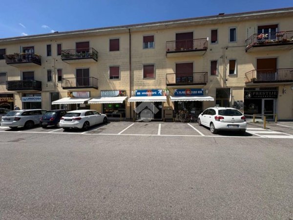 negozio in vendita a Montichiari in zona Rò