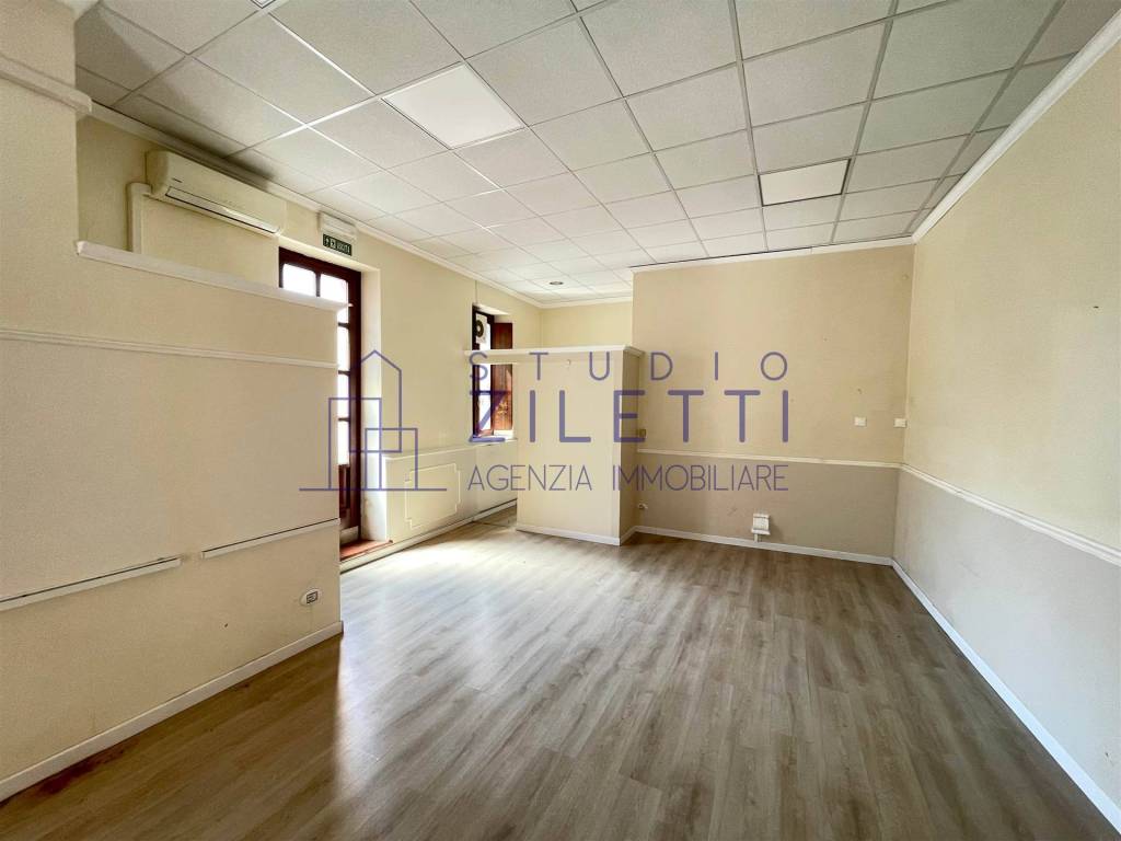 ufficio in vendita a Montichiari in zona Centro Storico