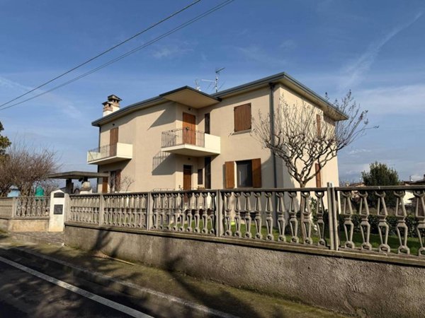 casa indipendente in vendita a Montichiari in zona Rò