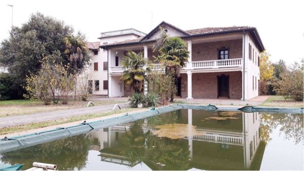 casa indipendente in vendita a Montichiari in zona Centro Storico