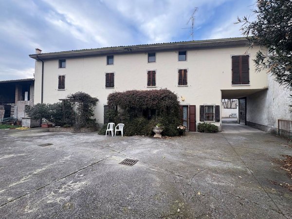 casa indipendente in vendita a Montichiari in zona Centro Storico