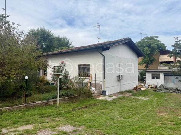 casa indipendente in vendita a Montichiari in zona Fascia D'oro