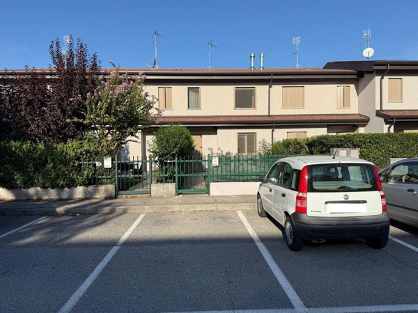 casa indipendente in vendita a Montichiari in zona Boschetti di Sopra