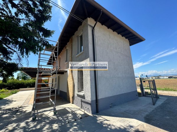 casa indipendente in vendita a Montichiari in zona Bredazzane