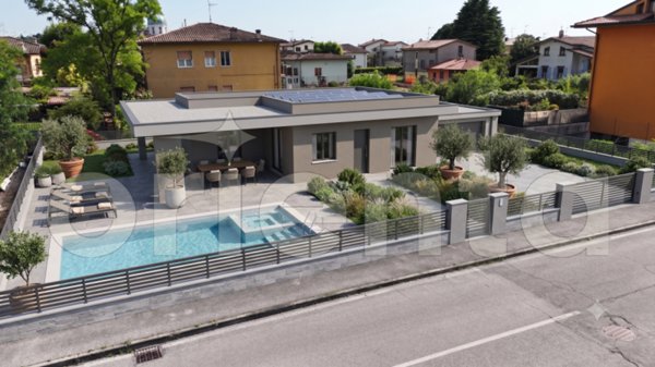 casa indipendente in vendita a Montichiari in zona Centro Storico