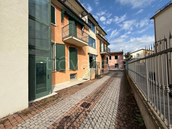 appartamento in vendita a Montichiari in zona Centro Storico