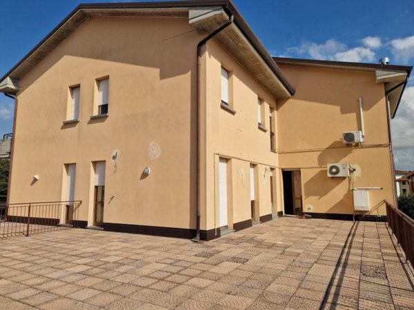 appartamento in vendita a Montichiari in zona Chiarini