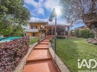 casa indipendente in vendita a Montichiari in zona Centro Storico
