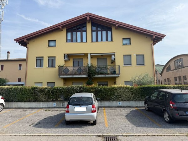 appartamento in vendita a Montichiari in zona Centro Storico