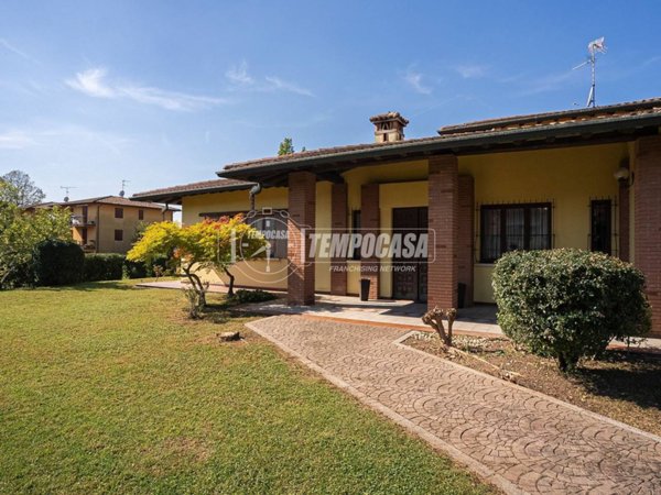 casa indipendente in vendita a Montichiari in zona Centro Storico