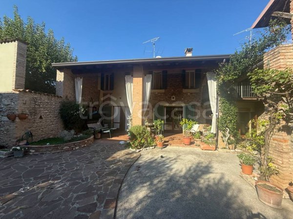 casa indipendente in vendita a Montichiari in zona Centro Storico