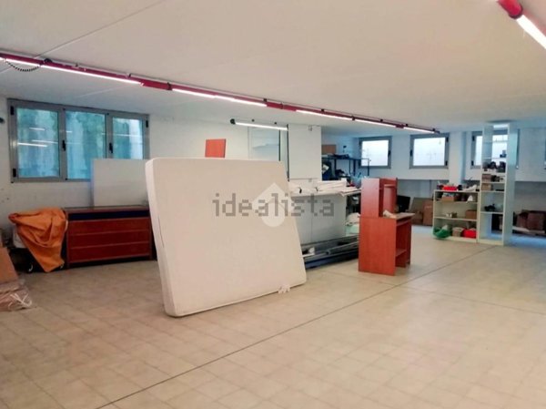 locale di sgombero in vendita a Nave