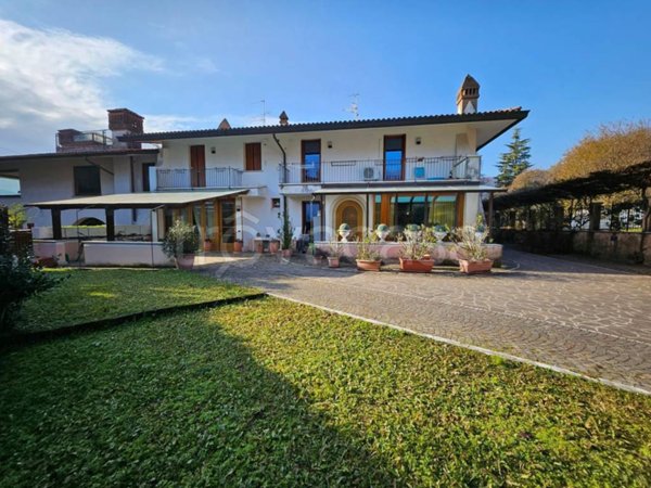 casa indipendente in vendita a Nave