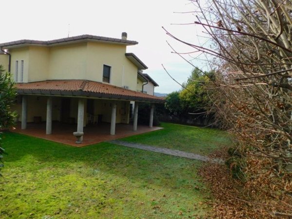 casa indipendente in vendita a Nave