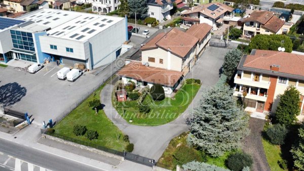 casa indipendente in vendita a Nave