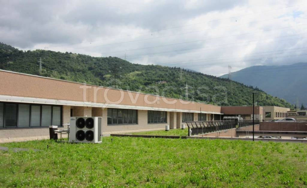 ufficio in vendita a Nave