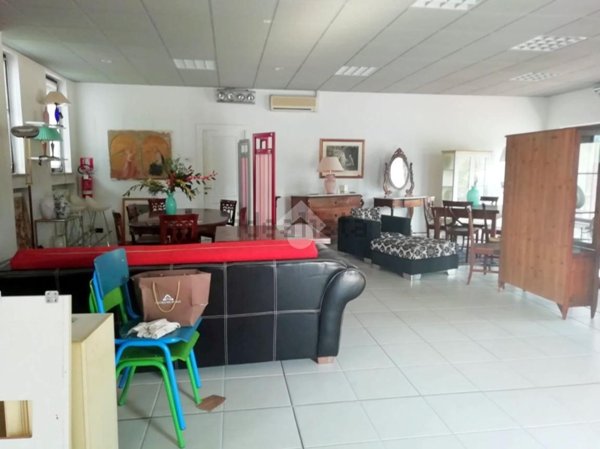 negozio in vendita a Nave